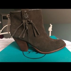 NIB Jack Rogers Greer Suede Booties Olive